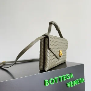 Bottega Veneta Women Knot Lock in Intrecciato Piccolo Leather-Dark Green