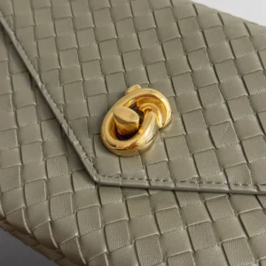 Bottega Veneta Women Knot Lock in Intrecciato Piccolo Leather-Dark Green
