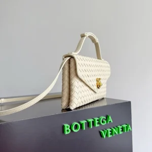 Bottega Veneta Women Knot Lock in Intrecciato Piccolo Leather-White