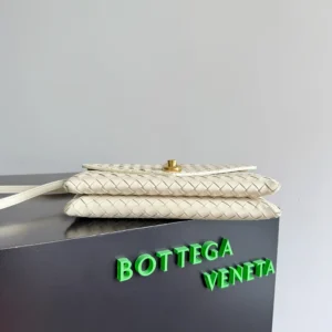 Bottega Veneta Women Knot Lock in Intrecciato Piccolo Leather-White