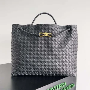 Bottega Veneta Women Large Andiamo in Lambskin Leather-Black/Gold