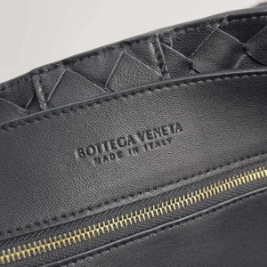 Bottega Veneta Women Large Andiamo in Lambskin Leather-Black/Gold