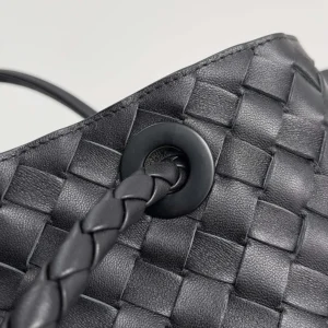 Bottega Veneta Women Large Andiamo in Lambskin Leather-Black/Gold