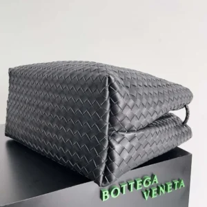 Bottega Veneta Women Large Andiamo in Lambskin Leather-Black/Gold