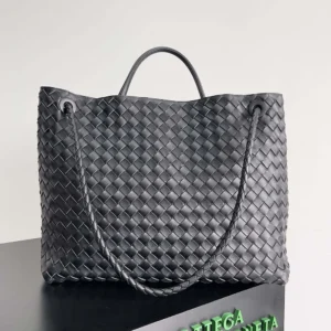 Bottega Veneta Women Large Andiamo in Lambskin Leather-Black/Gold