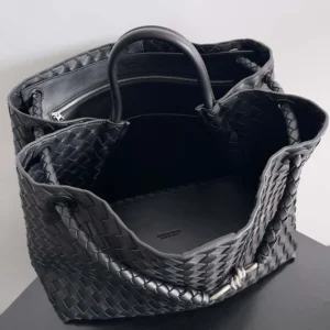 Bottega Veneta Women Large Andiamo in Lambskin Leather-Black/Silver