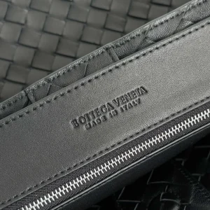 Bottega Veneta Women Large Andiamo in Lambskin Leather-Black/Silver
