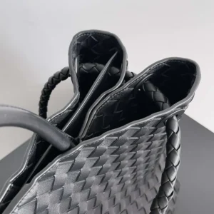 Bottega Veneta Women Large Andiamo in Lambskin Leather-Black/Silver