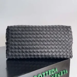 Bottega Veneta Women Large Andiamo in Lambskin Leather-Black/Silver