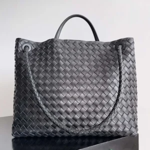 Bottega Veneta Women Large Andiamo in Lambskin Leather-Black/Silver