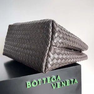 Bottega Veneta Women Large Andiamo in Lambskin Leather-Chocolate Brown