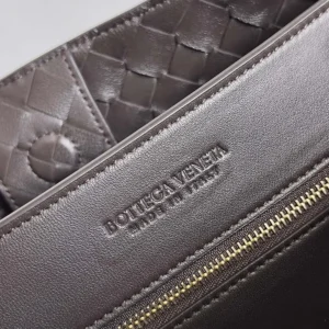 Bottega Veneta Women Large Andiamo in Lambskin Leather-Chocolate Brown