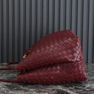 Bottega Veneta Women Large Andiamo in Lambskin Leather-Maroon