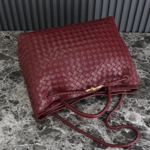 Bottega Veneta Women Large Andiamo in Lambskin Leather-Maroon