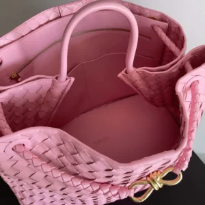 Bottega Veneta Women Large Andiamo in Lambskin Leather-Pink