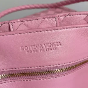 Bottega Veneta Women Large Andiamo in Lambskin Leather-Pink