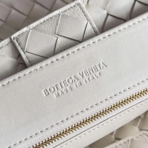 Bottega Veneta Women Large Andiamo in Lambskin Leather-White