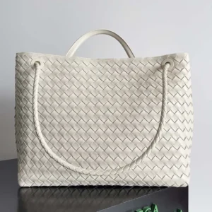 Bottega Veneta Women Large Andiamo in Lambskin Leather-White