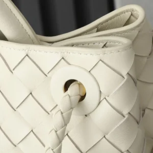 Bottega Veneta Women Medium Andiamo in Lambskin Leather-White