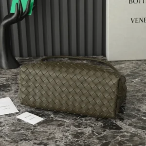 Bottega Veneta Women Medium Andiamo in Supple Intrecciato Leather-Dark Green