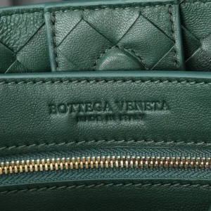 Bottega Veneta Women Medium Andiamo in Supple Intrecciato Leather-Green