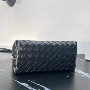 Bottega Veneta Women Small Andiamo Intrecciato Leather Top Handle Bag-Black/Silver