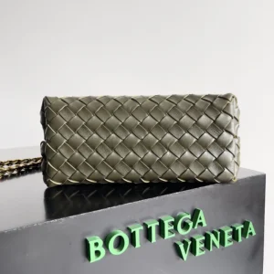 Bottega Veneta Women Small Andiamo Intrecciato Leather Top Handle Bag-Dark Green