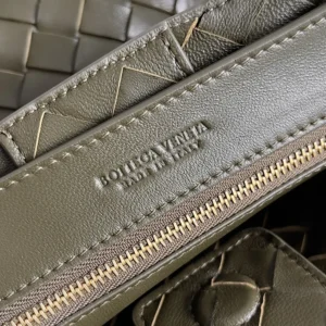 Bottega Veneta Women Small Andiamo Intrecciato Leather Top Handle Bag-Dark Green