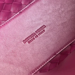 Bottega Veneta Women Small Andiamo Intrecciato Leather Top Handle Bag-Rose