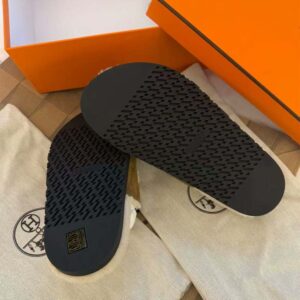 Hermes Women Chypre Sandal in Calfskin with Shearling Lining