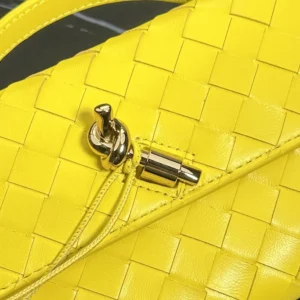 Bottega Veneta Women Andiamo Clutch in Intrecciato Leather-Yellow 741511VC