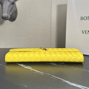 Bottega Veneta Women Andiamo Clutch in Intrecciato Leather-Yellow 741511VC