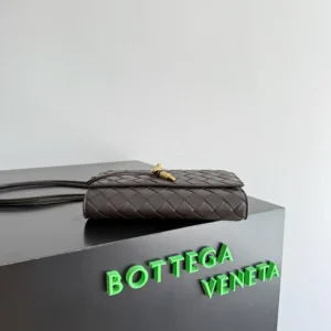 Bottega Veneta Women Andiamo Pouch-Bordeaux 836940V