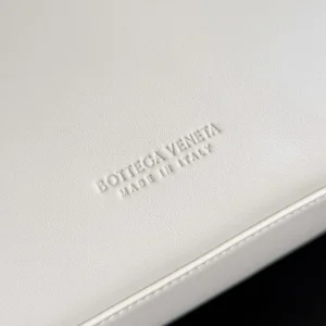 Bottega Veneta Women Ciao Ciao in Silky Calf Leather-White 817231V