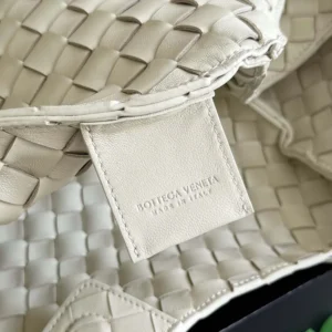 Bottega Veneta Women Medium Campana-White 844249V
