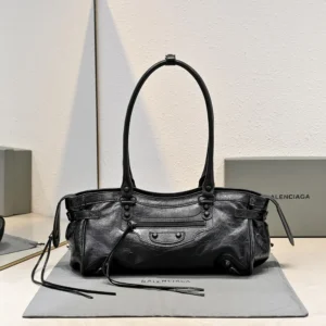 Balenciaga Women Le City Bag East-West In Black 8457042A