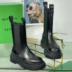 Bottega Veneta Unisex Tire Chelsea Boot in Calfskin Leather-Black
