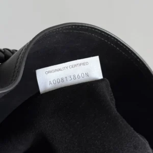 Bottega Veneta Women Andiamo Bucket in Silky Calf Leather-Black 844169V