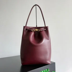Bottega Veneta Women Andiamo Bucket in Silky Calf Leather-Maroon 844169V