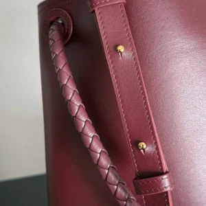 Bottega Veneta Women Andiamo Bucket in Silky Calf Leather-Maroon 844169V