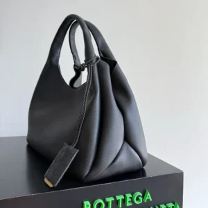 Bottega Veneta Women Large Campana-Black 844251V5XH01019