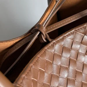 Bottega Veneta Women Pinacoteca in Intrecciato Silky Calf Leather 817166V