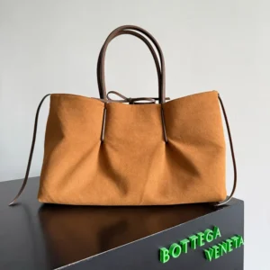 Bottega Veneta Women Pinacoteca in Intrecciato Silky Calf Leather 817166V
