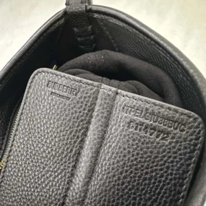 Burberry Unisex Small Highlands Shoulder Bag-Black 81147721