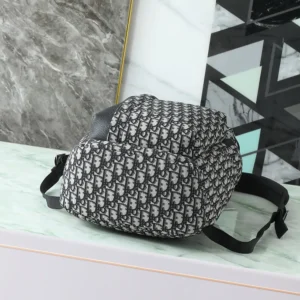 Dior Men Rider Soft Zipped Backpack Beige and Black Dior Oblique Jacquard with Black Grained Calfskin