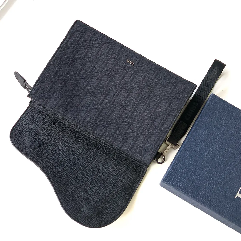 Dior Men Saddle A5 Triangle Pouch Black Dior Oblique Jacquard and Black Grained Calfskin 4 Dior Men Saddle A5 Triangle Pouch Beige and Black Dior Oblique Jacquard with Black Grained Calfskin