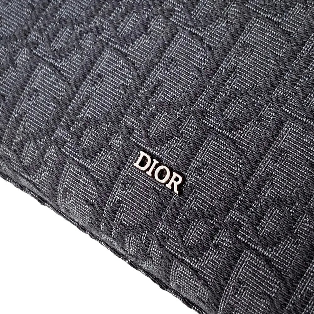 Dior Men Saddle A5 Triangle Pouch Black Dior Oblique Jacquard and Black Grained Calfskin 9 Dior Men Saddle A5 Triangle Pouch Beige and Black Dior Oblique Jacquard with Black Grained Calfskin