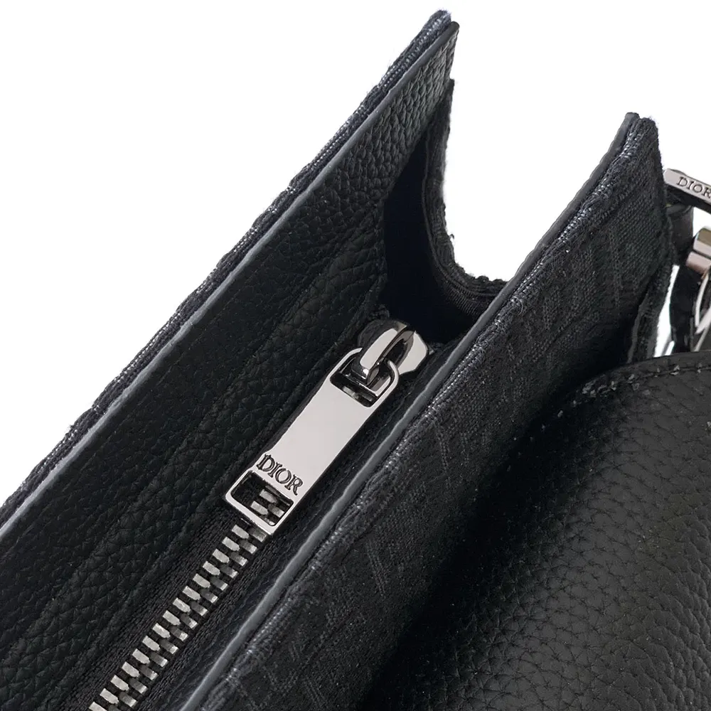 Dior Men Saddle A5 Triangle Pouch Black Dior Oblique Jacquard and Black Grained Calfskin 8 Dior Men Saddle A5 Triangle Pouch Beige and Black Dior Oblique Jacquard with Black Grained Calfskin