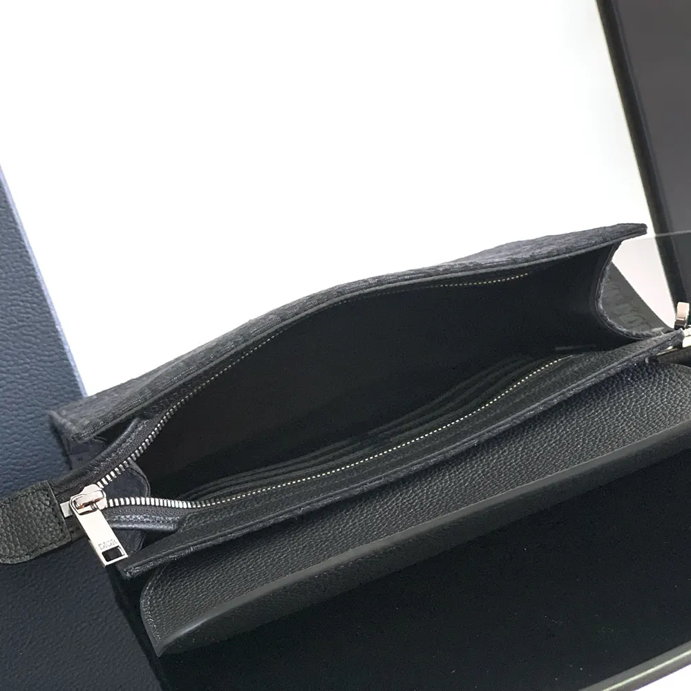Dior Men Saddle A5 Triangle Pouch Black Dior Oblique Jacquard and Black Grained Calfskin 7 Dior Men Saddle A5 Triangle Pouch Beige and Black Dior Oblique Jacquard with Black Grained Calfskin