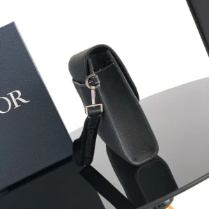 Dior Men Saddle A5 Triangle Pouch Black Grained CalfskinDior Men Saddle A5 Triangle Pouch Black Grained Calfskin